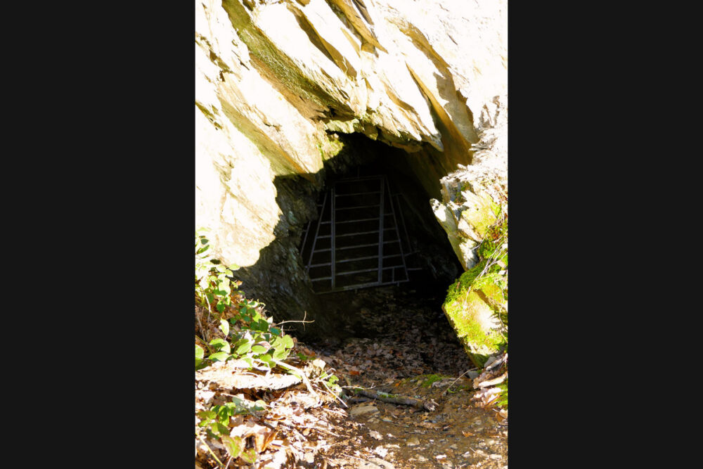 Alter Schieferstollen.
