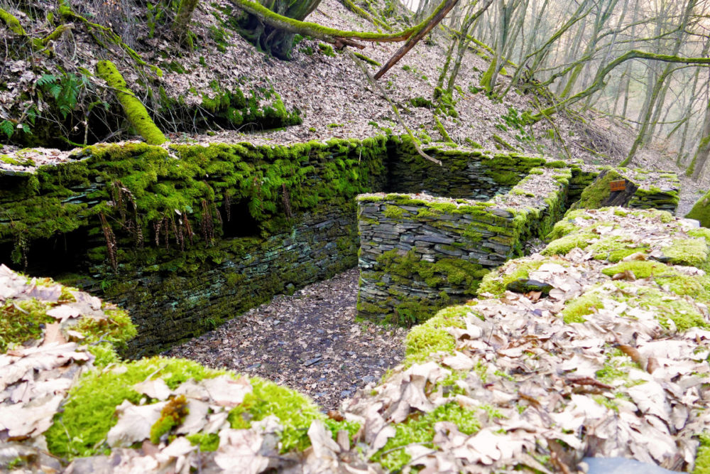 Überreste eines Wohnhauses der ehemaligen Schieferarbeiter.