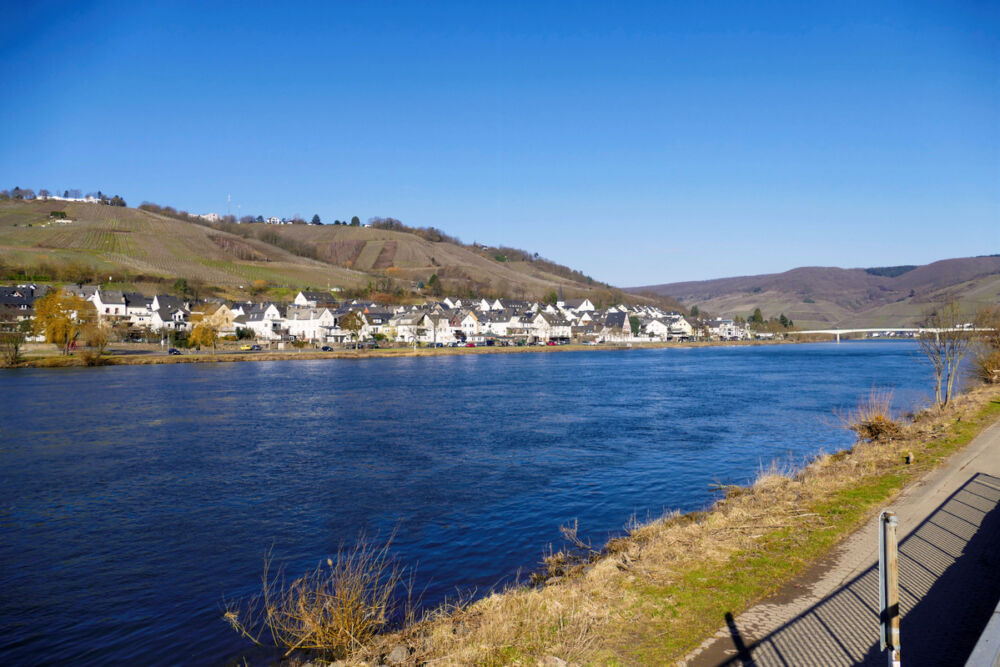 Blick auf Kaimt - Stadtteil von Zell (Mosel).