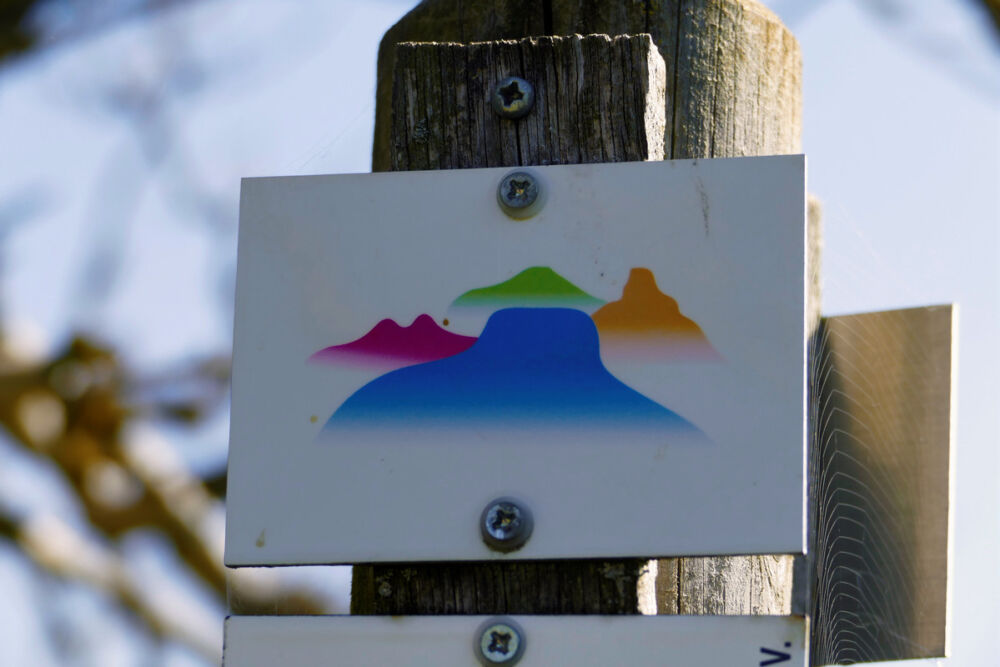 Logo Hegauer Kegelspiel - Hohenstoffeln, Hohenhewen, Hohentwiel, Hohenkrähen.