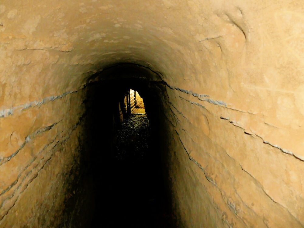 Im Verbindungstunnel.