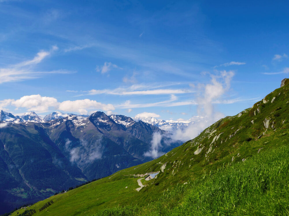 Blick vom Panoramaweg zur Mischabelgruppe.