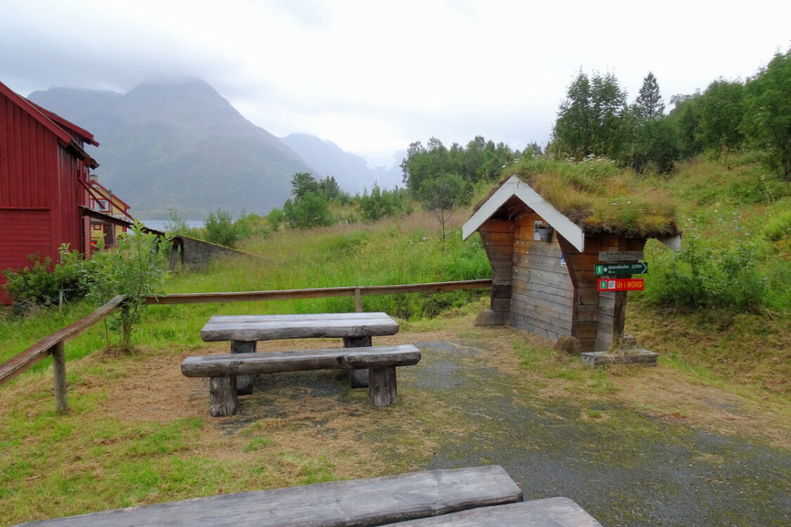 Start der Wanderung am Jøkelfjord.