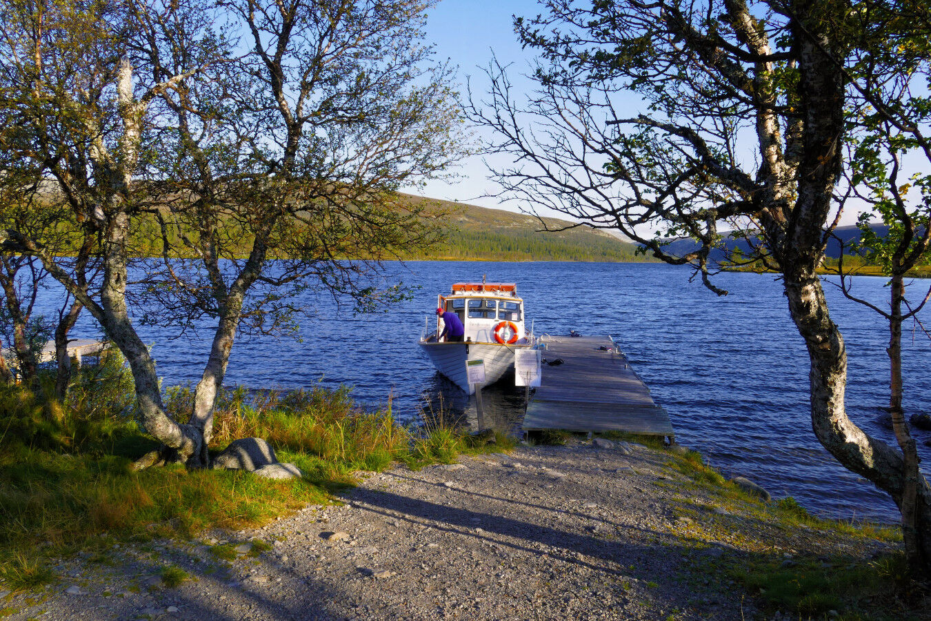 Südliches Ende des Grövelsjön mit M/S Sylöra.
