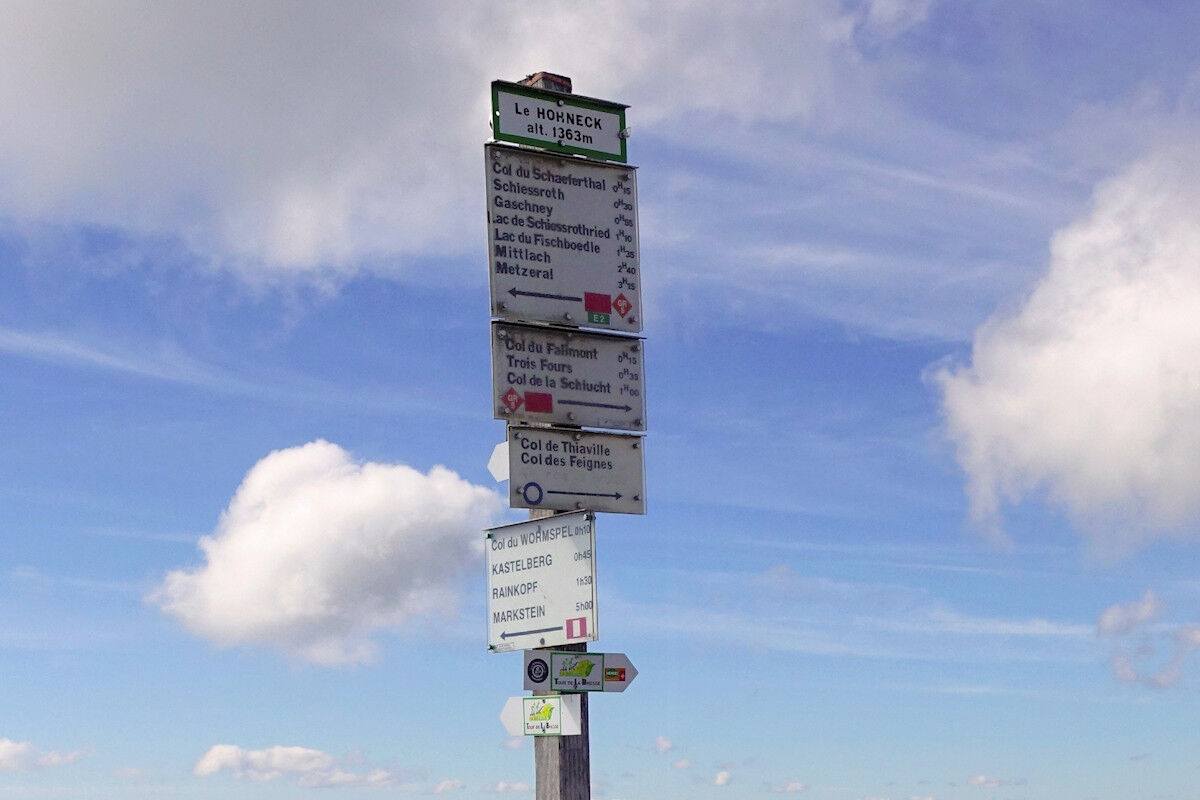 Wegweiser am Hohneck.