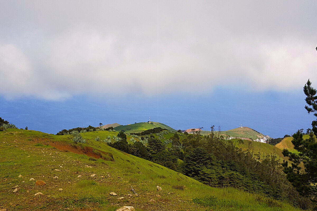 Auf dem Kammweg zurück zum Charca de Tefirabe.