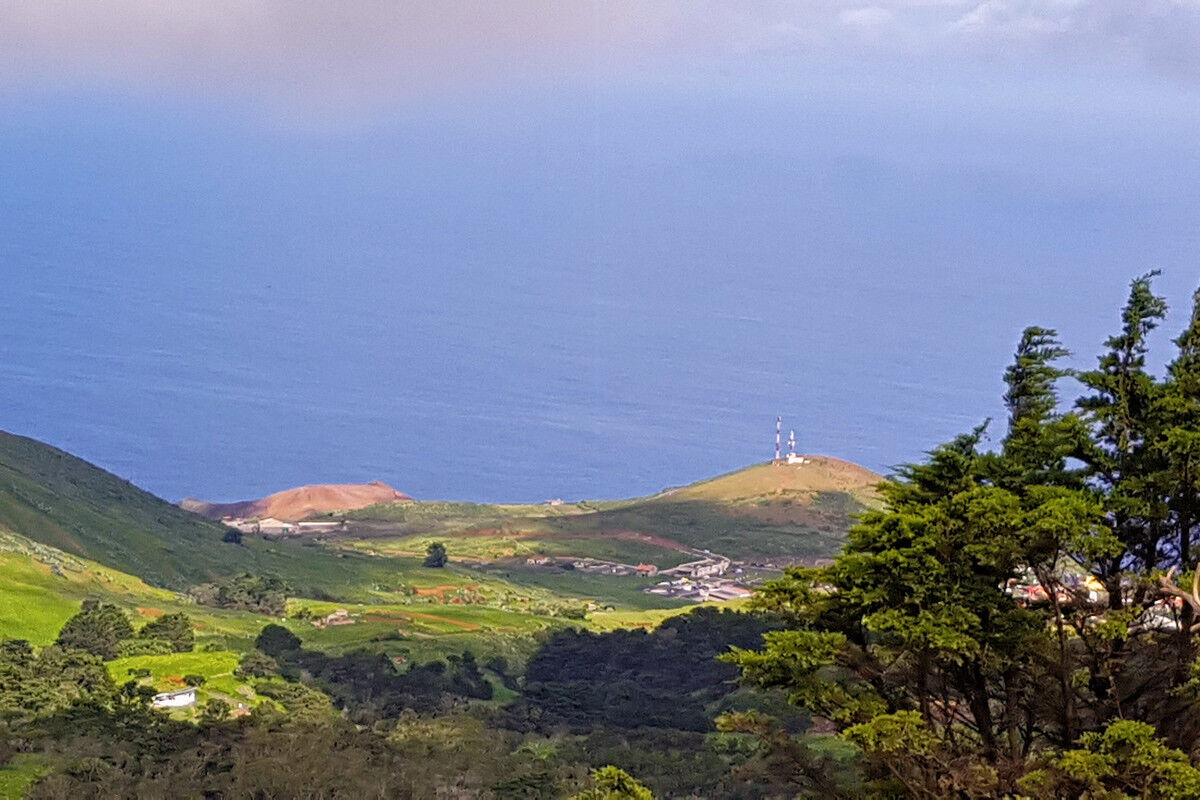 Auf dem Kammweg zurück zum Charca de Tefirabe.