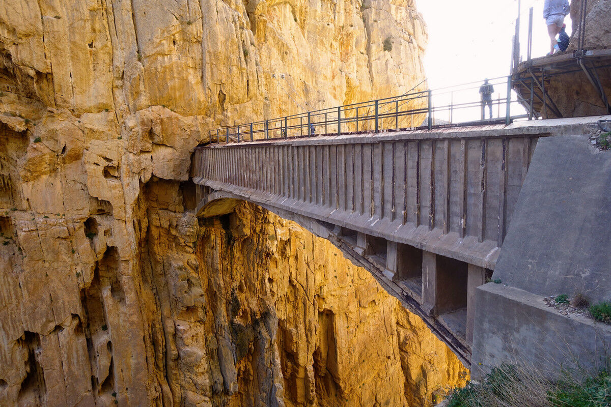 Brücke über die Schlucht Desfiladero de los Gaitanes.