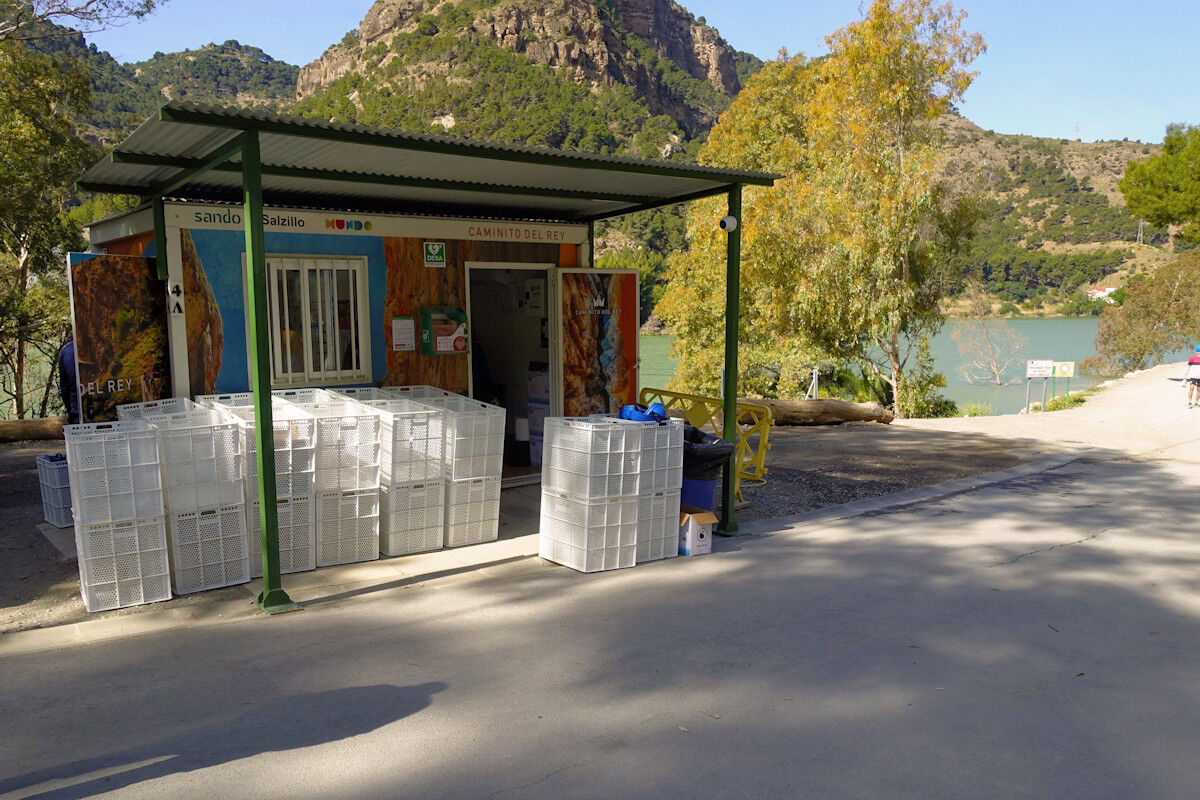 Hier in El Chorro müssen dann die Helme wieder abgegeben werden.