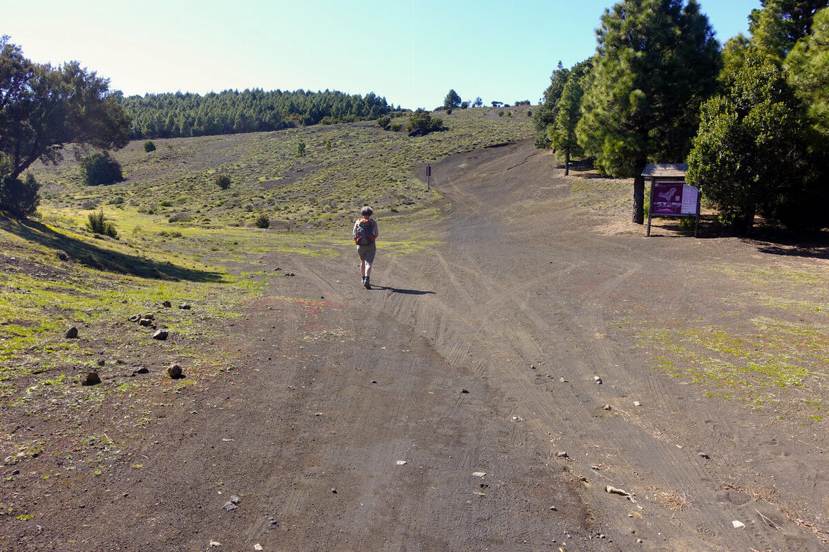 Der Aufstieg beginnt am Cruz de Los Reyes.