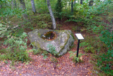 Kyarner - Mahl- oder Taufstein.