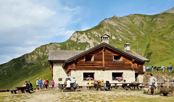 Rifugio Bonatti (2.025 m)